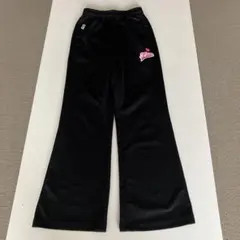 黒 フレアパンツ ピンクロゴジャージ