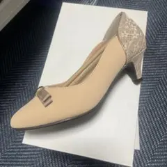 ベージュ リボン付き パンプスのサムネイル