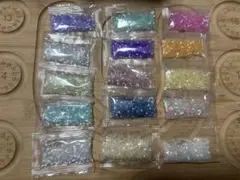 チビビーズ 15袋セット ミニビーズ カラフル ハンドメイド素材 まとめ売り