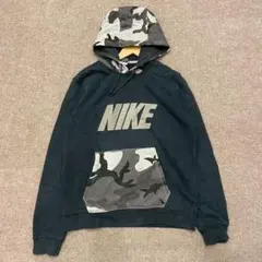 【R626】 NIKE パーカー プルオーバー サイズM ブラック 黒 カモフラ