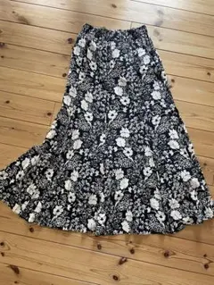 モノトーン花柄ロングスカート