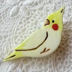 可愛いインコ ブローチ 小鳥 アクセサリー オカメインコ 黄色
