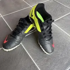 【サイズ26.5】Nike フットサルシューズ ブラック/イエロー/レッド