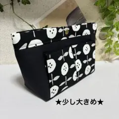 【少し大きめ】バッグインバッグ♪ボタン花ブラック♪ハンドメイド