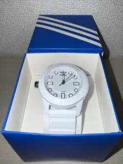 adidas 時計のサムネイル