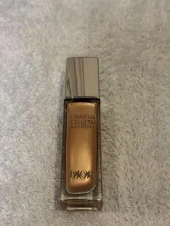 Dior グロウ エッセンス ヌード