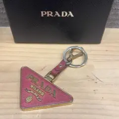 PRADA トライアングルロゴ キーホルダー リング 三角 ピンク系