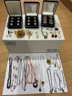 W*E様 つ*貝様 遺品整理　アクセサリー　まとめ W*E様 つ*貝様 遺品整理アクセサリーまとめ