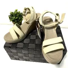 新品・未使用】クラークス レンリーイヴ 厚底サンダル チェーン