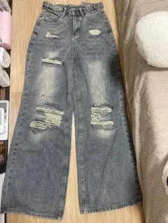 ブルーのワイドレッグジーンズ