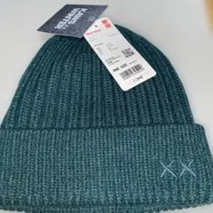 KAWS ニット帽 ダークグリーン ワンサイズ　新品　タグ付き