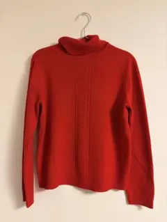 タートルネック ケーブル編みセーター