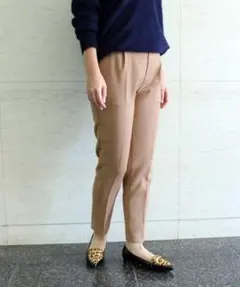 le.coeur blanc テーパードパンツ タック センタープレス 美脚のサムネイル