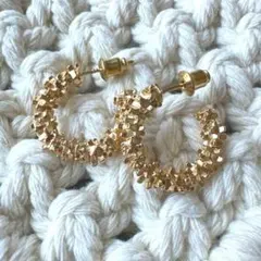 【新品】煌めき クリスタル装飾 ゴールド×ハーフフープピアス クール 送料無料