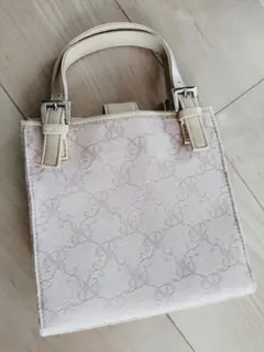 NINA RICCI　　小ぶりな鞄