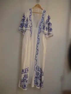 ヌキテパ　sara mallika 刺繍ロングワンピース 白×ブルー ヌキテパ sara mallika 刺繍ロングワンピース 白×ブルー - メルカリ