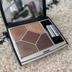 Dior アイシャドウ　サンククルールクチュール689