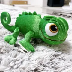 【ディズニー】パスカル 肩のせぬいぐるみ ラプンツェル　ファンタジースプリング