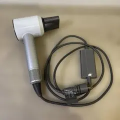 dyson ヘアドライヤー　ホワイト　美品 Dyson（ドライヤー ・ ホワイト/白色系）のフリマアイテム一覧