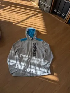 アディダス　パーカー