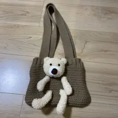 クマのぬいぐるみ付きバッグ