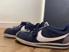 ネイビー スニーカー