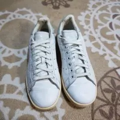 ベージュ スニーカー