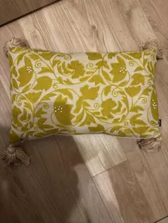 クッション本体付き　インド風　タッセル付き
