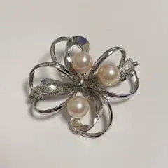 パール ブローチ シルバーカラー 花モチーフ