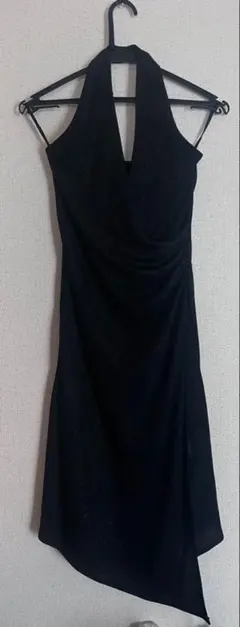 黒のハイネックナイトドレス