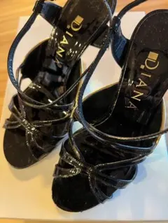DIANA ブラックストラップサンダル ゴールドヒール