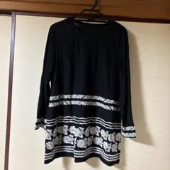 【日本製】黒の花柄刺繍長袖チュニック