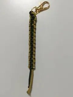 ハンドメイド　パラコード編み込みチャーム 深緑と若草色