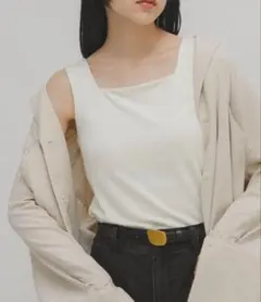 オフホワイト タンクトップ