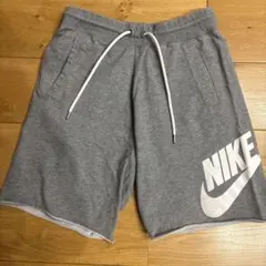 Nike グレー ショートパンツ