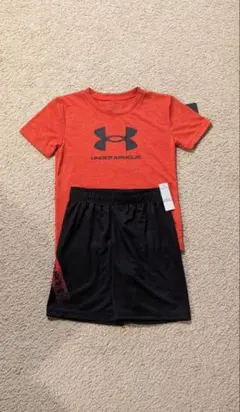 【新品】UNDER ARMOUR 半袖シャツとハーフパンツセット　6T