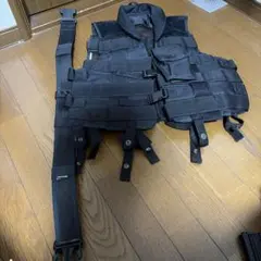 전술 조끼 및 벨트 (첫 번째 줄)