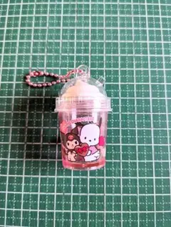 クロミとポチャッコのピンクのミニカップのキーホルダー　ストラップ　 フラッペのサムネイル