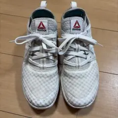 リーボック　スニーカー　24.5