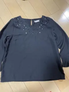 ブラック 刺繍入り 五分袖 トップス