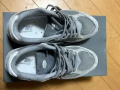 New Balance 2002R グレー スニーカーのサムネイル