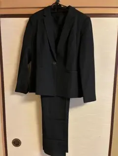 新品黒いパンツスーツ シングルボタン