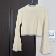 リブ編みフレア袖ニット