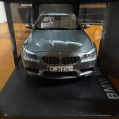 BMW 7シリーズ ミニカー 1/18 シルバー - メルカリ