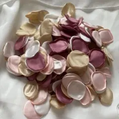 花びら　ウェルカムスペース　結婚式　物撮り　フラワーシャワー　ピンク　ベージュ