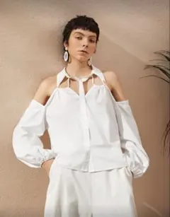 ムロちゃん　shein トップス　カットアウト　y2k 韓国　白シャツ　ブラウス