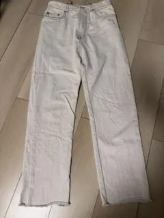 【N°21】ホワイト ストレートデニム