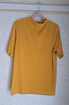 GUマスタード色 半袖ハイネックTシャツ