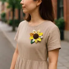 ひまわりのデザインのブローチ