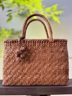 山葡萄かごバッグ　手作り　山葡萄籠バッグ　網代編み　定番　チャーム付き　内布あり